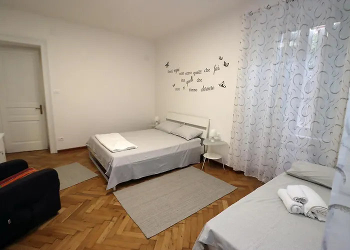 Vignola 6 Apartment *